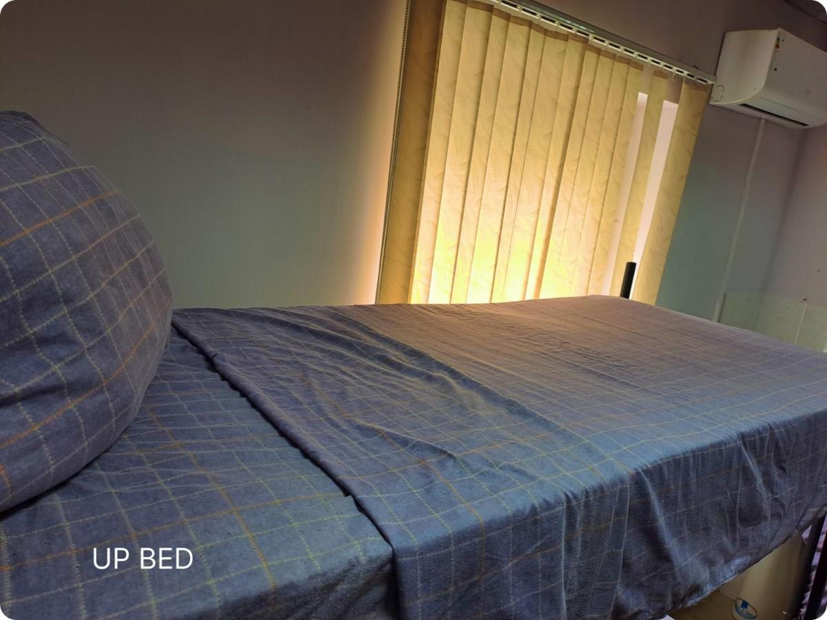 Fox Park Hostel Алматы Экстерьер фото